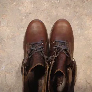 Wolverine 1000 mile boots 11.5 D (Brown, good condition) Wolverine 1000 Mile Plain-Toe Rugged Boot Men Brown  main image 3